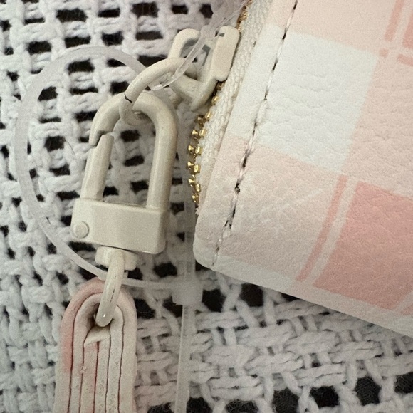 Betsey Johnson Pink and Off White Skull Wristlet/Wallet - NWT - Picture 5 of 11